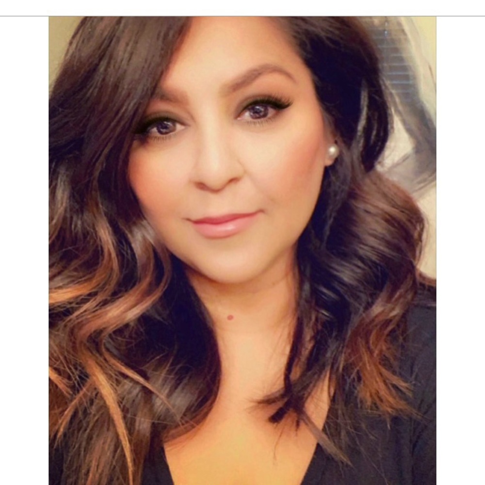 Meet your Posher, Monique